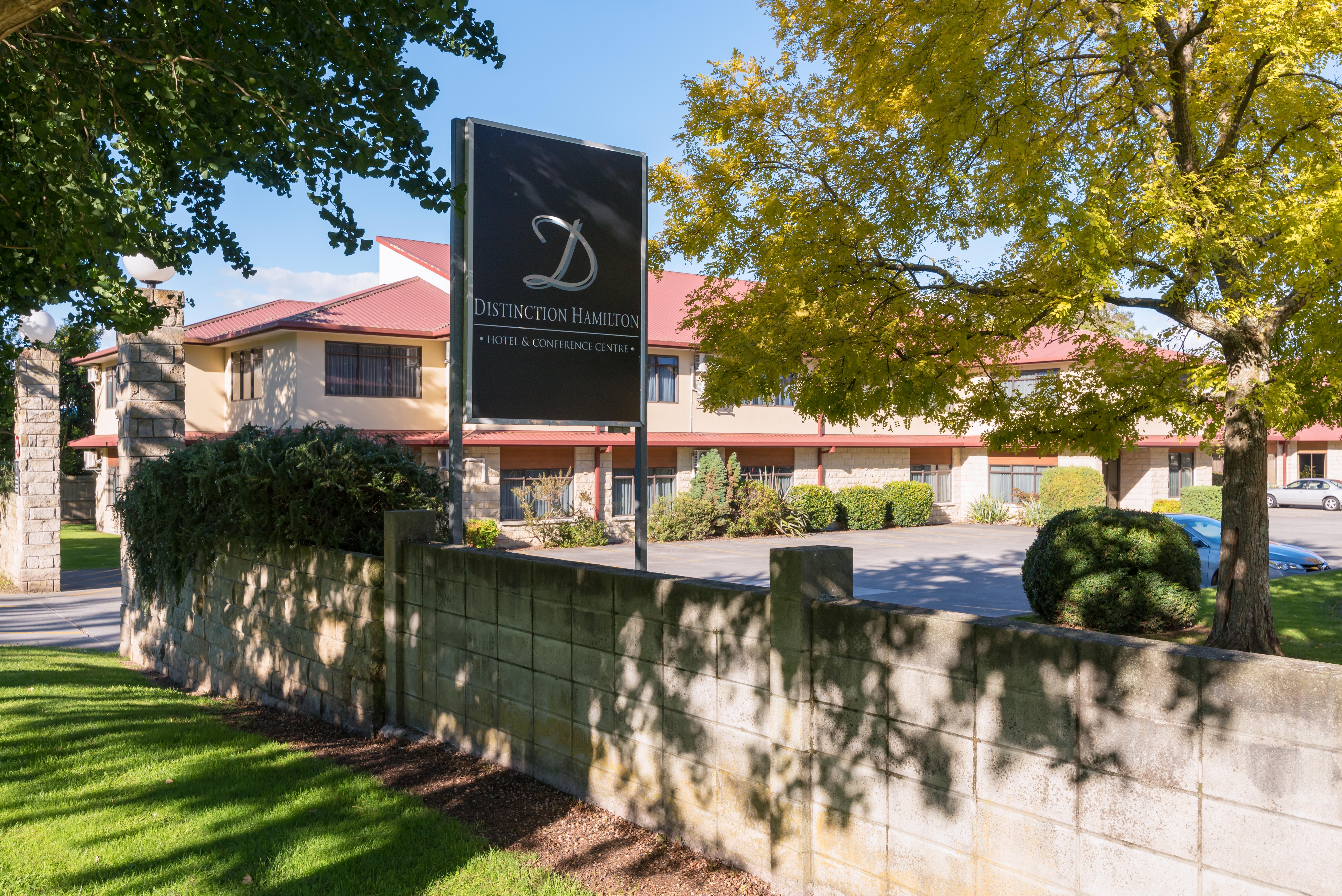 Distinction Hamilton Hotel & Conference Centre Exterior photo