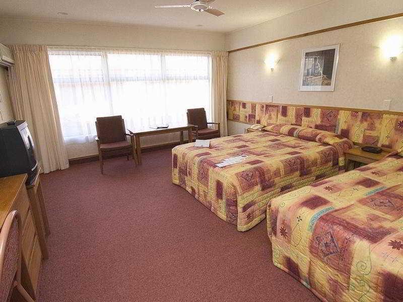 Distinction Hamilton Hotel & Conference Centre Room photo